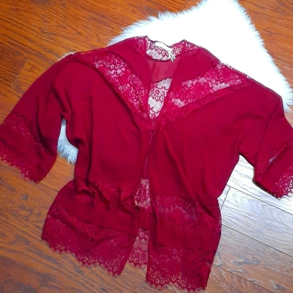Lush Maroon Lace Kimono - Picture 4 of 7